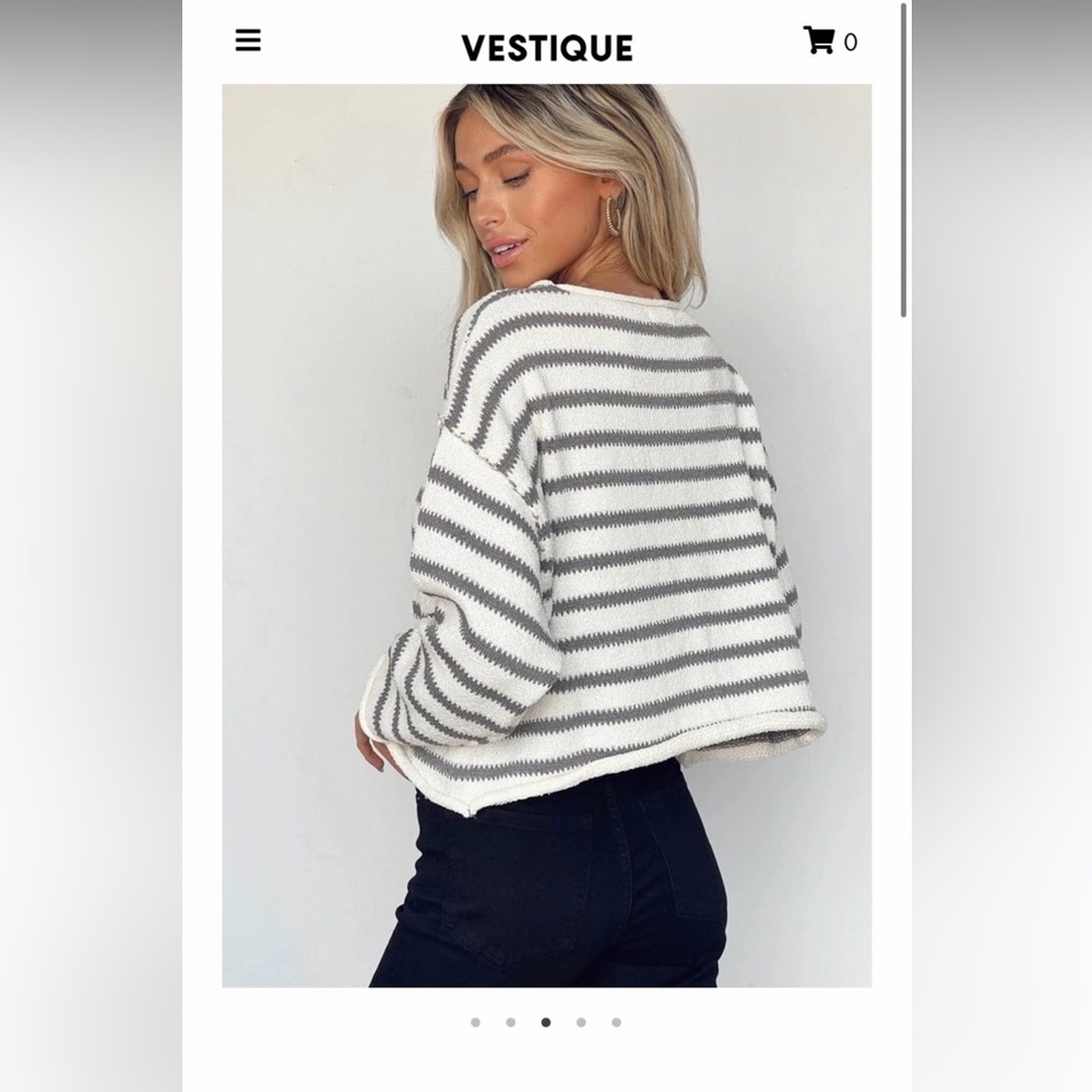 White and gray cropped sweater - Picture 2 of 8